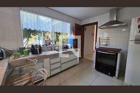 Casa de Condomínio para alugar com 3 quartos, 223m² em Dos Ipês, Vespasiano