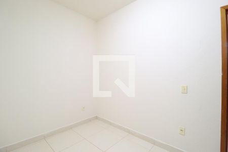 Quarto 1 de apartamento para alugar com 2 quartos, 45m² em Jardim Ipanema, Uberlândia