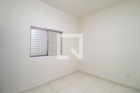 Quarto 1 de apartamento para alugar com 2 quartos, 45m² em Jardim Ipanema, Uberlândia