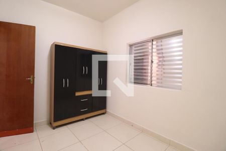 Quarto 1 de apartamento para alugar com 2 quartos, 45m² em Jardim Ipanema, Uberlândia