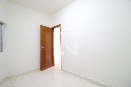 Quarto 1 de apartamento para alugar com 2 quartos, 45m² em Jardim Ipanema, Uberlândia
