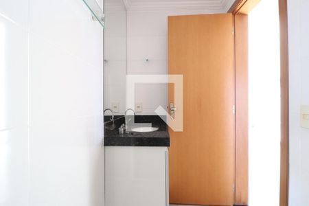 Banheiro Social de apartamento para alugar com 2 quartos, 65m² em Saraiva, Uberlândia