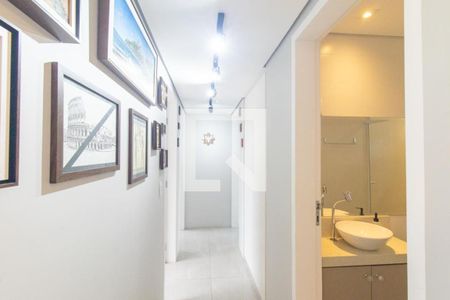 Corredor de apartamento à venda com 2 quartos, 77m² em Portão, Curitiba