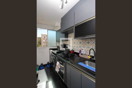 Cozinha/Área de serviço  de apartamento à venda com 2 quartos, 48m² em Campo Limpo, São Paulo