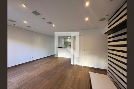 Sala de apartamento à venda com 2 quartos, 68m² em Jardim Tupanci, Barueri