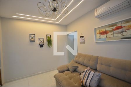 Sala de casa à venda com 2 quartos, 70m² em Vila Valqueire, Rio de Janeiro