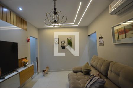 Sala de casa à venda com 2 quartos, 70m² em Vila Valqueire, Rio de Janeiro