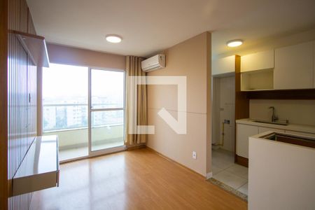 Sala de apartamento para alugar com 2 quartos, 50m² em Colubandê, São Gonçalo