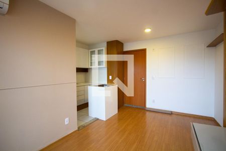 Sala de apartamento para alugar com 2 quartos, 50m² em Colubandê, São Gonçalo