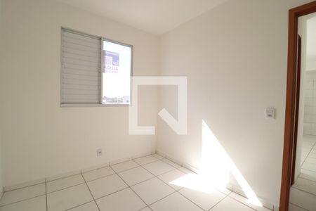 Quarto 1 de apartamento para alugar com 2 quartos, 55m² em Residencial Lago Azul, Uberlândia