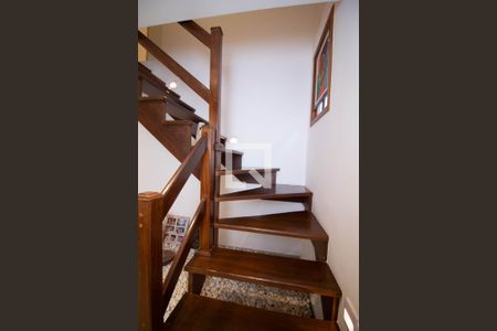 Escada de casa para alugar com 2 quartos, 168m² em Jardim Santa Clara, Guarulhos