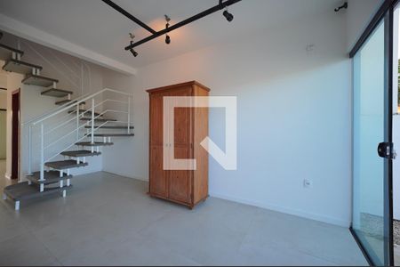 Sala de casa para alugar com 2 quartos, 80m² em Campeche, Florianópolis