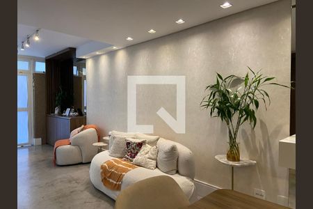 Sala de casa à venda com 3 quartos, 190m² em Cidade São Francisco, São Paulo