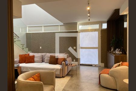 Sala de casa à venda com 3 quartos, 190m² em Cidade São Francisco, São Paulo