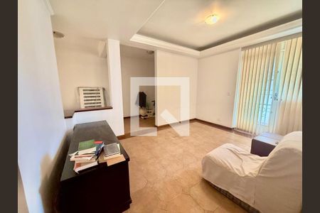 Casa à venda com 4 quartos, 250m² em Indianópolis, São Paulo