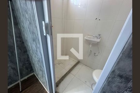 Banheiro de kitnet/studio para alugar com 1 quarto, 25m² em Quintino Bocaiúva, Rio de Janeiro