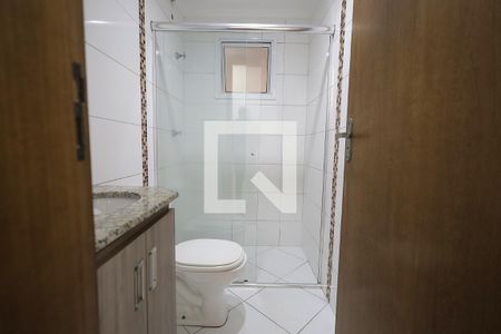 Banheiro de apartamento à venda com 2 quartos, 64m² em Vila Eldizia, Santo André