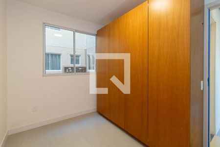 Quarto 1 de apartamento para alugar com 2 quartos, 45m² em Santa Tereza, Porto Alegre