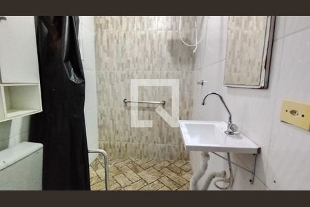 Banheiro 1 de casa para alugar com 2 quartos, 50m² em Jardim São Bernadino, Suzano