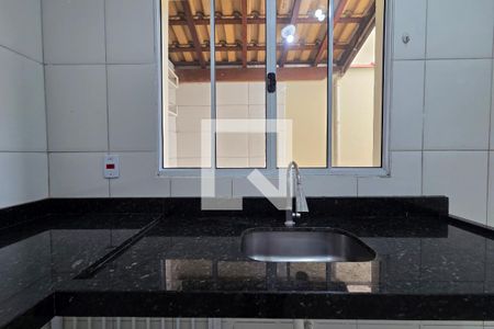 Cozinha de casa de condomínio para alugar com 2 quartos, 59m² em Vila Antartica, Praia Grande