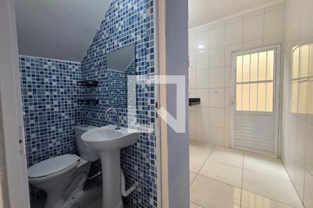 Lavabo de casa de condomínio para alugar com 2 quartos, 59m² em Vila Antartica, Praia Grande