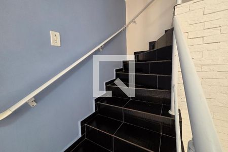 Escada de casa de condomínio para alugar com 2 quartos, 59m² em Vila Antartica, Praia Grande