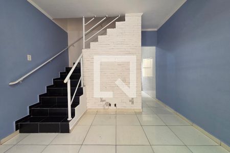 Sala de casa de condomínio para alugar com 2 quartos, 59m² em Vila Antartica, Praia Grande