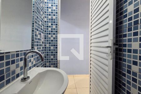 Lavabo de casa de condomínio para alugar com 2 quartos, 59m² em Vila Antartica, Praia Grande