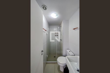 Banheiro de apartamento para alugar com 2 quartos, 45m² em Jardim Sabara, São Paulo