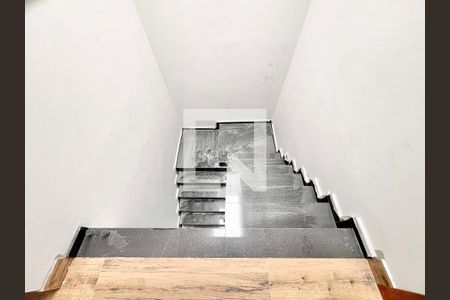 Escada para os Quartos de casa à venda com 3 quartos, 140m² em Vila Bonilha, São Paulo