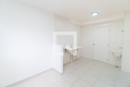 Sala/Cozinha de apartamento à venda com 2 quartos, 32m² em Jardim Itacolomi, São Paulo