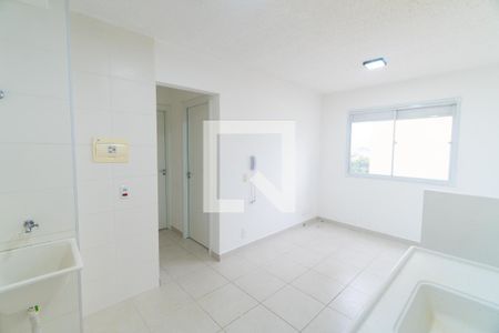 Sala/Cozinha de apartamento à venda com 2 quartos, 32m² em Jardim Itacolomi, São Paulo