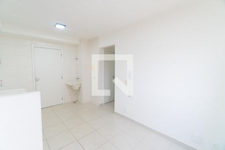 Sala/Cozinha de apartamento à venda com 2 quartos, 32m² em Jardim Itacolomi, São Paulo