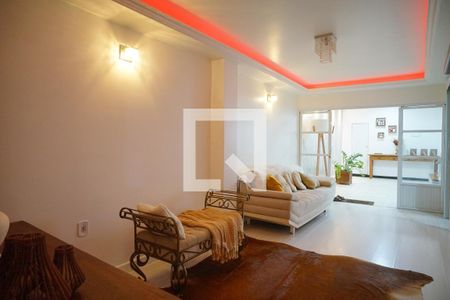 Sala de estar de casa para alugar com 3 quartos, 360m² em Santa Paula, Maricá