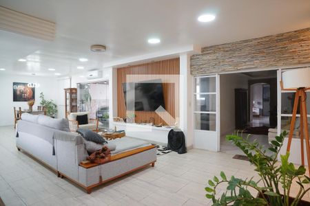 Sala de casa para alugar com 3 quartos, 360m² em Santa Paula, Maricá