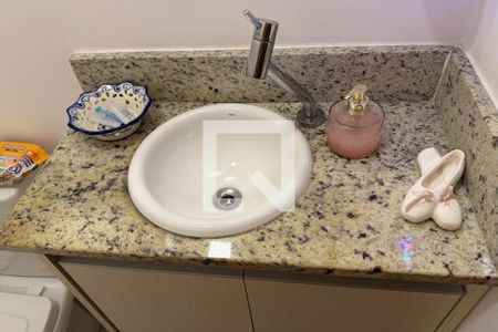 Lavabo de apartamento para alugar com 2 quartos, 75m² em Embaré, Santos