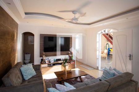 Sala de TV de casa para alugar com 4 quartos, 442m² em Jardim Rubilene, Diadema