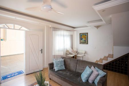 Sala de TV de casa para alugar com 4 quartos, 442m² em Jardim Rubilene, Diadema