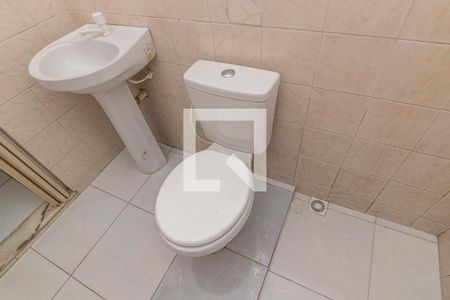 Banheiro de kitnet/studio para alugar com 1 quarto, 35m² em Irajá, Rio de Janeiro