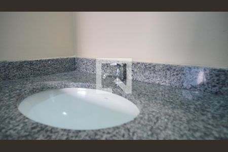 Banheiro da Suíte 1 de apartamento para alugar com 3 quartos, 73m² em Humaitá, Porto Alegre
