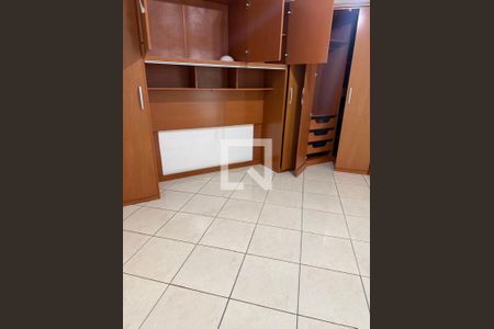 Quarto de casa para alugar com 2 quartos, 100m² em Km 18, Osasco