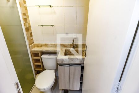 Banheiro de apartamento para alugar com 2 quartos, 46m² em Jardim Henriqueta, Taboão da Serra