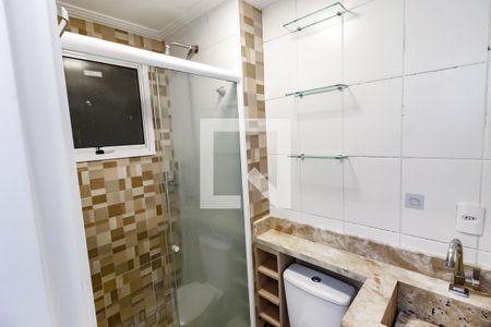 Banheiro de apartamento para alugar com 2 quartos, 46m² em Jardim Henriqueta, Taboão da Serra