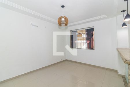 Sala de casa para alugar com 4 quartos, 200m² em Bangu, Rio de Janeiro