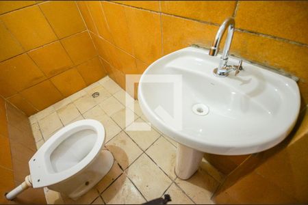 Banheiro de casa para alugar com 1 quarto, 35m² em Vila Palmeiras, São Paulo