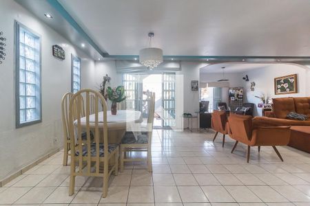 Sala de casa para alugar com 3 quartos, 425m² em Vila Aurea, Poá