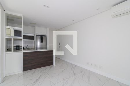 Sala de apartamento para alugar com 2 quartos, 76m² em Indianópolis, São Paulo