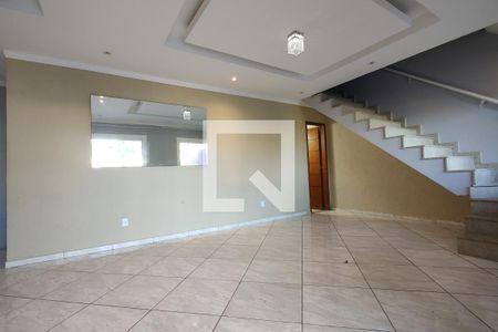Sala de casa de condomínio para alugar com 4 quartos, 247m² em Taquara, Rio de Janeiro
