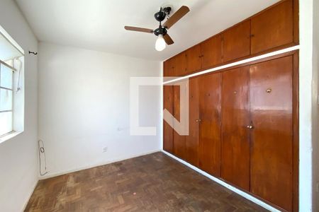 Quarto 1 de casa à venda com 2 quartos, 300m² em Sagrada Família, Belo Horizonte
