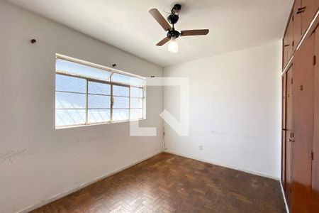 Quarto 1 de casa à venda com 2 quartos, 300m² em Sagrada Família, Belo Horizonte